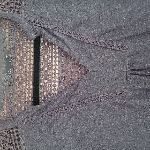 Prana Charcoal Gray Split Neck Tee with Crochet Trim Size Small - Picture 2 of 6